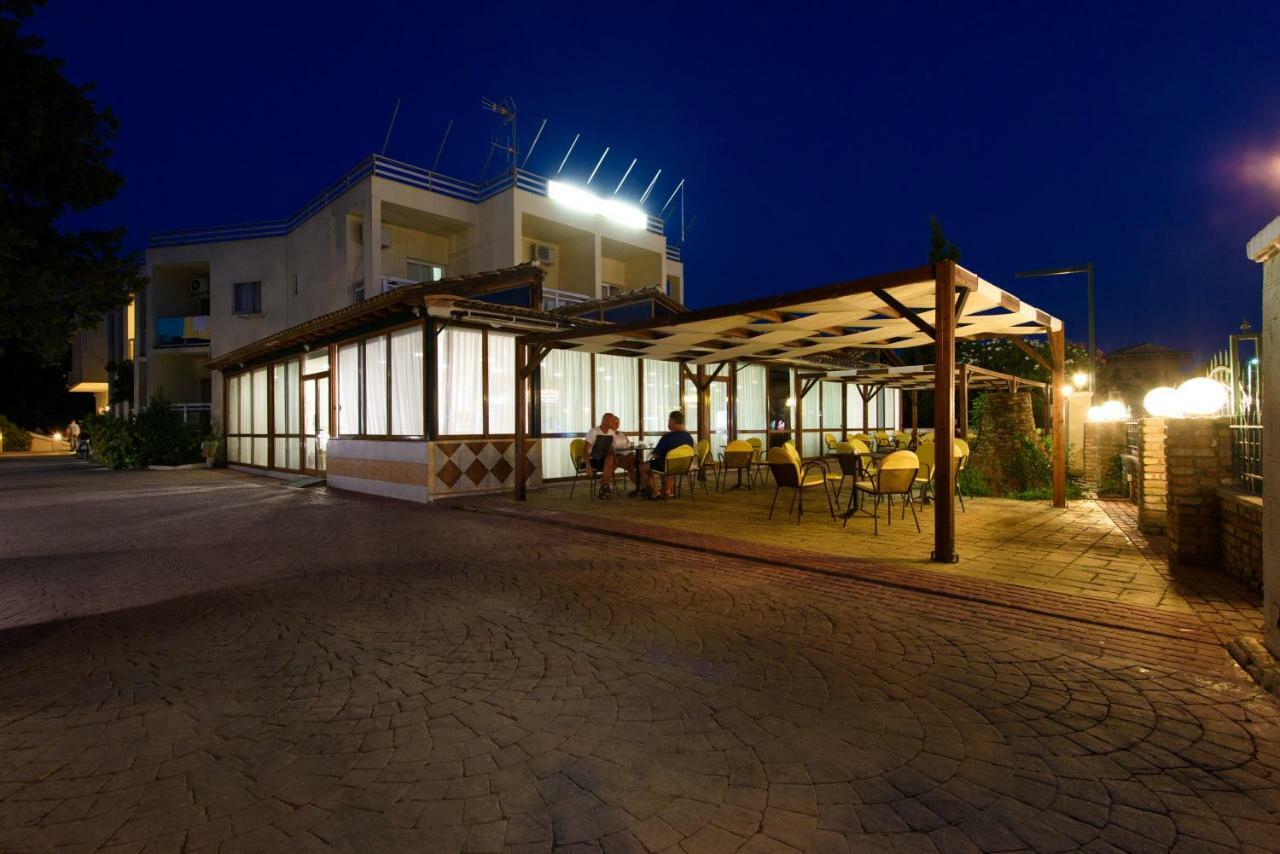 דאסיה Amalia Hotel - Adults Only מראה חיצוני תמונה