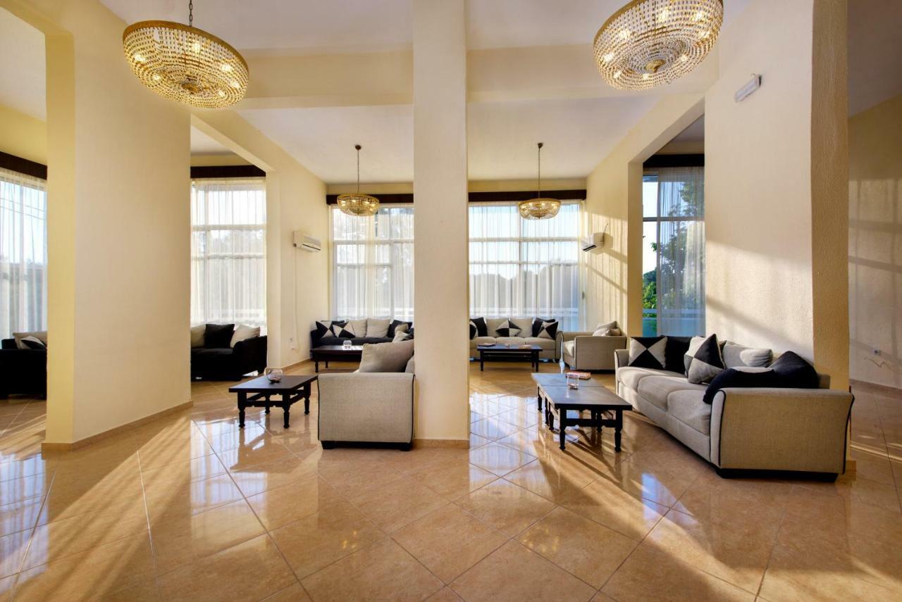 דאסיה Amalia Hotel - Adults Only מראה חיצוני תמונה